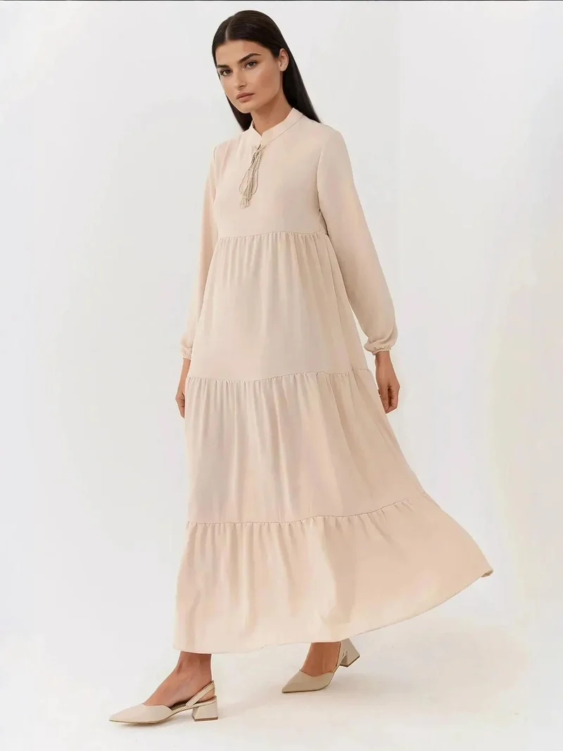 زوبعة فستان ماكسي بياقة دائرية مزين بأزرار