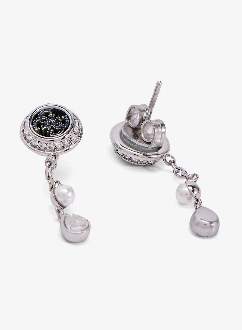 جس أقراط لؤلؤية بشعار صغير