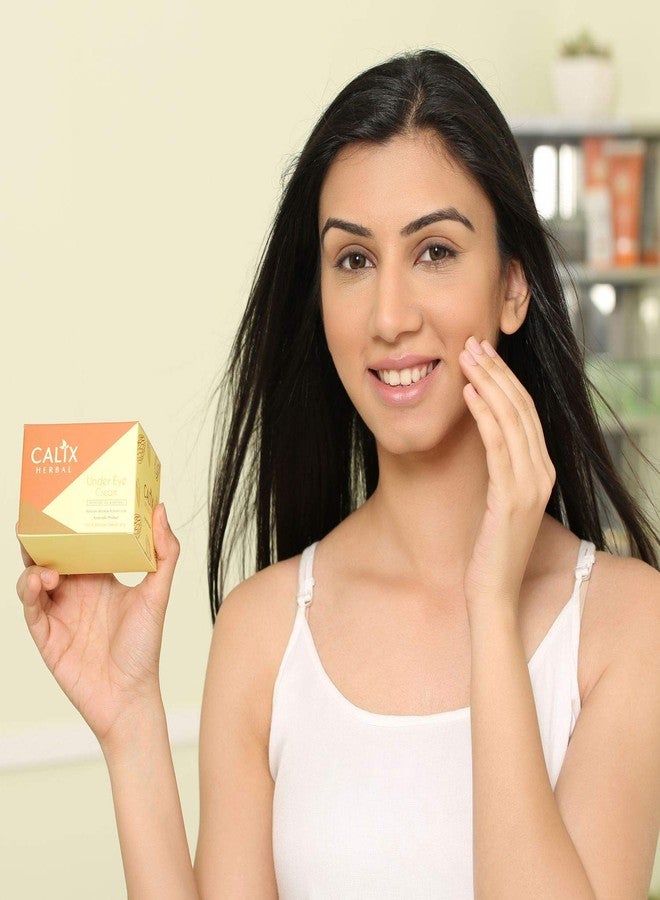 كلاليكس هيربال كريم كاليكس العشبي العضوي النقي والأيورفيدي لمنطقة تحت العين لتقليل الهالات السوداء والانتفاخ والتجاعيد والأكياس مع زيت اللوز وجوزة الطيب - مناسب لجميع أنواع البشرة (50 غرام) - Image 4