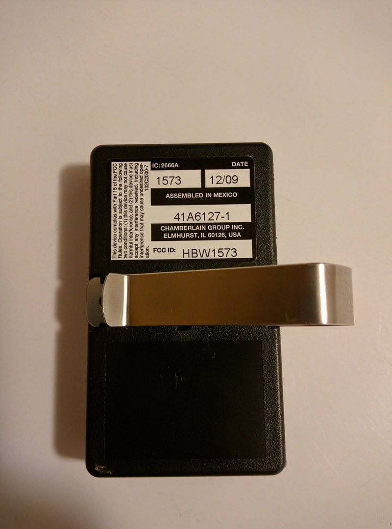 Chamberlain مجموعة تشامبرلين، إنك. جهاز التحكم عن بُعد تشامبر #2666A #1573 معرف FCC:#HBW1573 (مجمع في المكسيك 41A6127-1) - Image 2