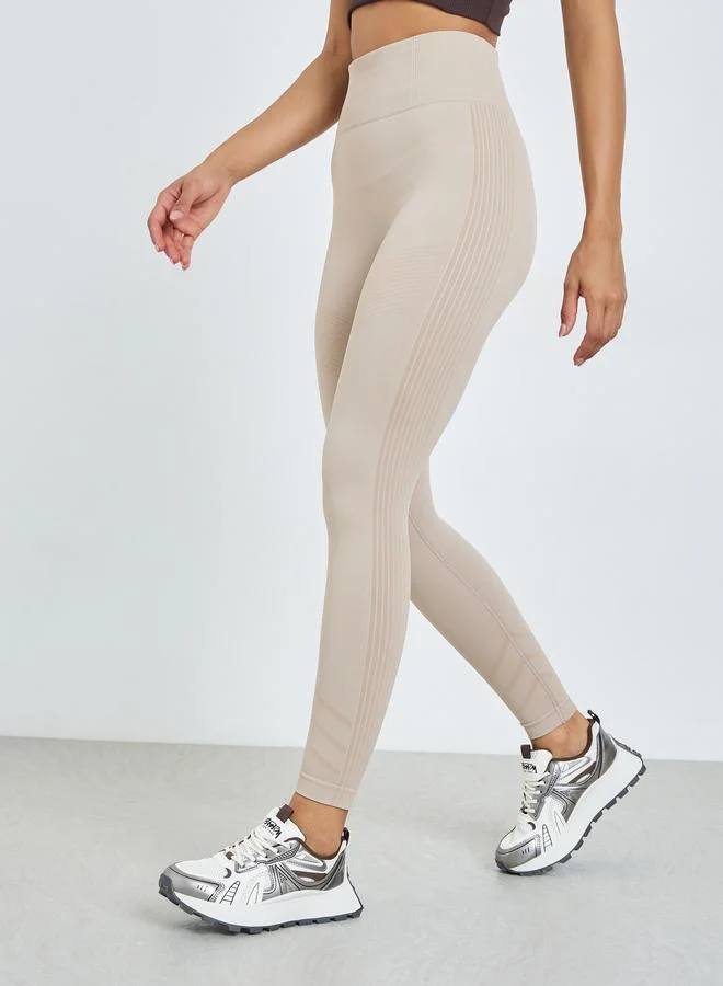 Styli Active Beige Seamless Back Scrunch Leggings