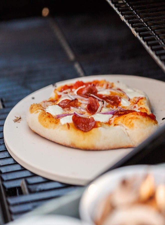 نافاريس حجر بيتزا نافاريس XL للخبز - صفيحة حجر بيتزا من الكورديرايت للشواء والفرن - لطهي وتقديم البيتزا والخبز - يتضمن كتاب وصفات - دائري، 12 بوصة × 0.6 بوصة - Image 3