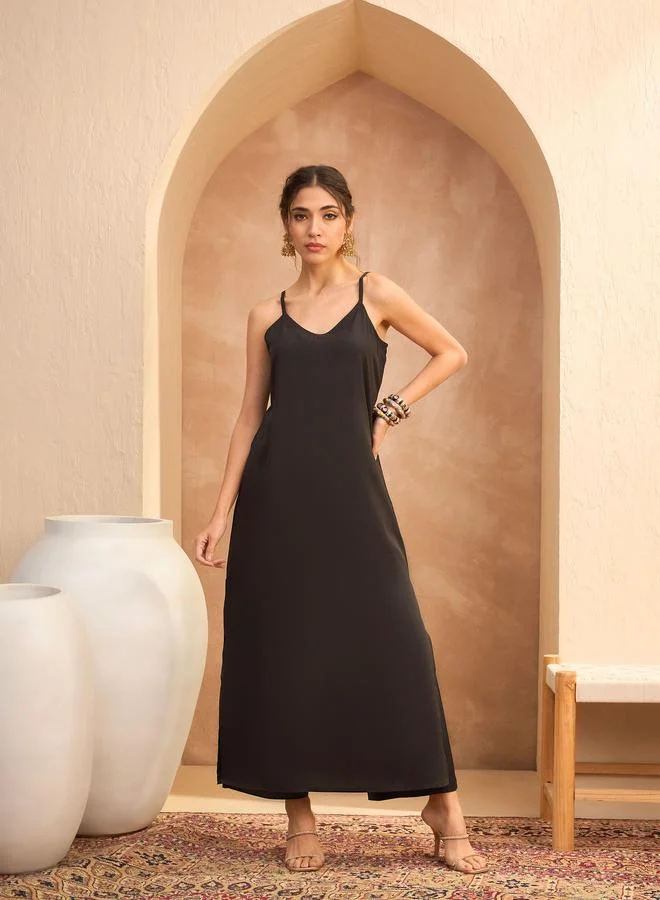 ساسافراس عباية ساسافراس نسائية سوداء مزينة بياقة مستديرة
