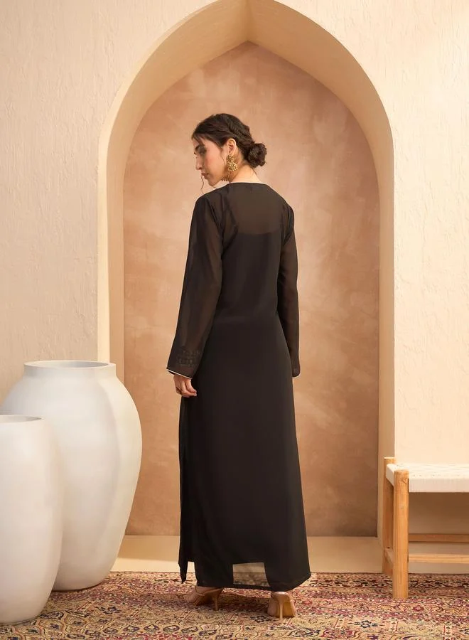 ساسافراس عباية ساسافراس نسائية سوداء مزينة بياقة مستديرة