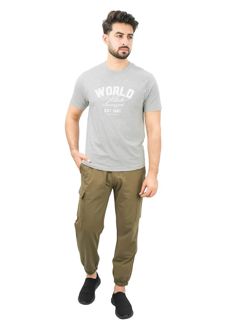 جيوردانو تيشيرت رجالي بطبعة عالم بلا غرباء بقصة ضيقة وياقة دائرية من القطن