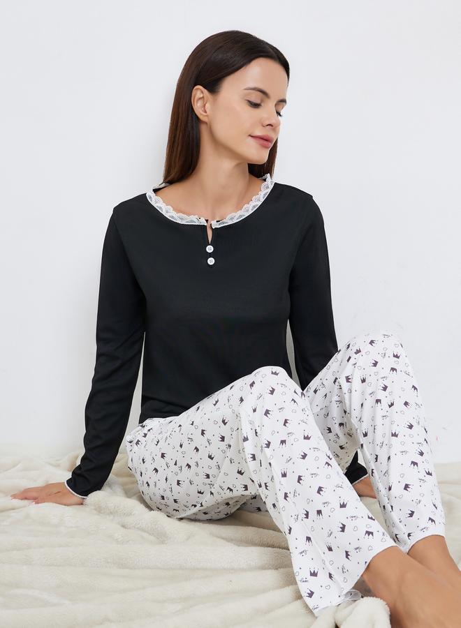 Pyjama set of pants and T-shirt with lace inserts