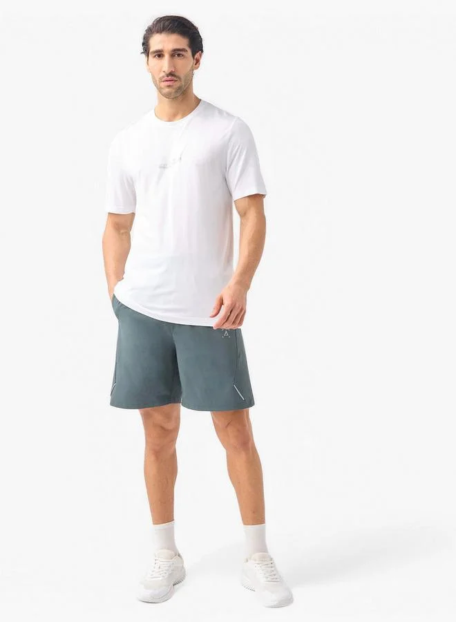 ادوت من سبلاش شورت بخصر مطاطي وتفاصيل جيوب