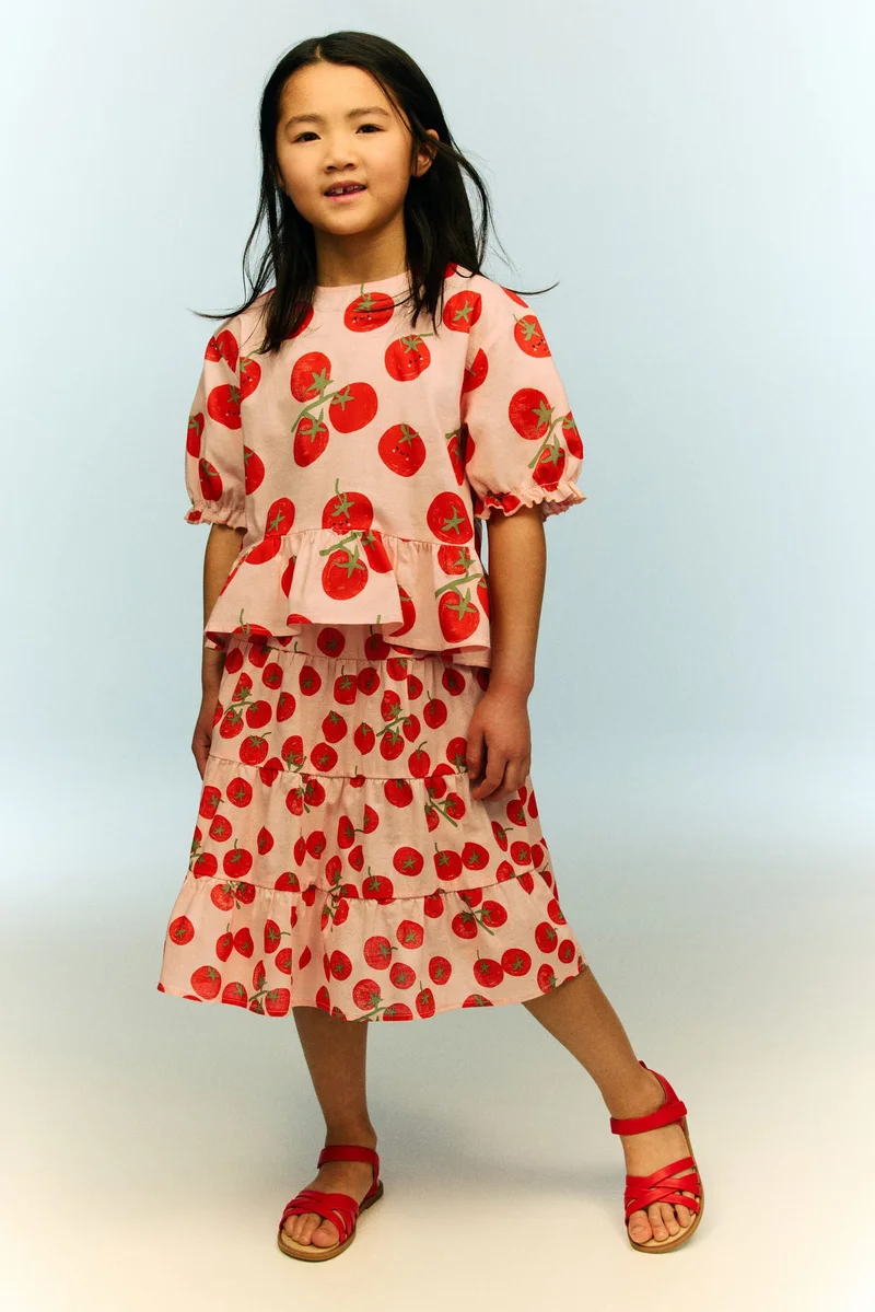 اتش اند ام تنورة بتصميم متدرج