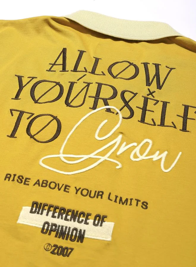 ديفيرينس أوف أوبينيون تيشيرت بولو مطرز بياقة مفتوحة وقصة مريحة للرجال