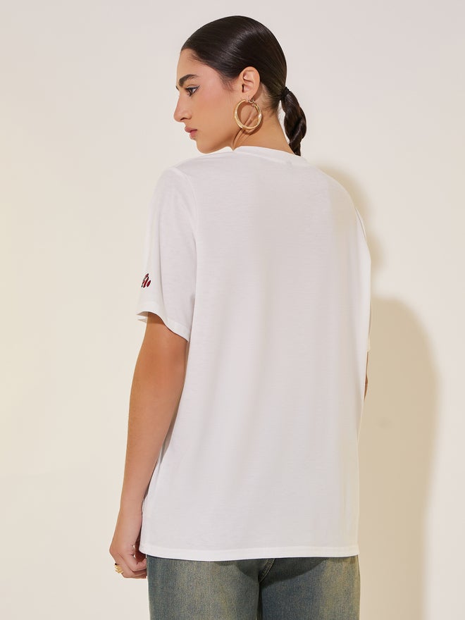 تايك تو تيشيرت بأكمام دائرية مطرزة - Image 5