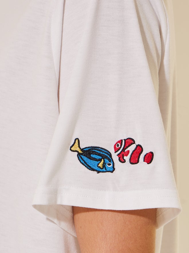 تايك تو تيشيرت بأكمام دائرية مطرزة - Image 4