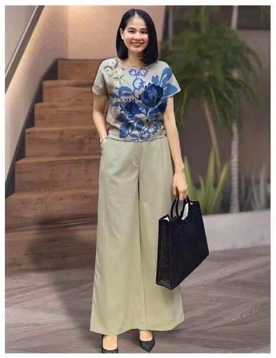 Cross-border 2023 New Cross-border suit Summer Fashion Solid Color plus size Loose Short-sleeved Printed Trousers Two-piece Set for Women light gray blue flower