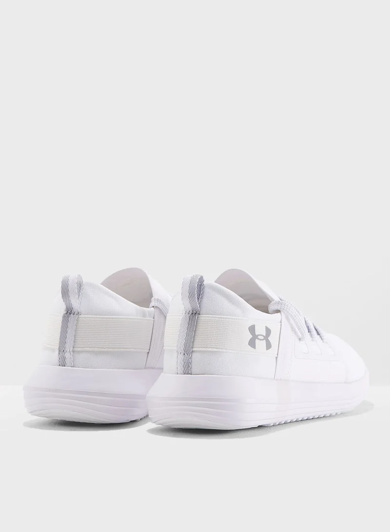 UNDER ARMOUR Adapt