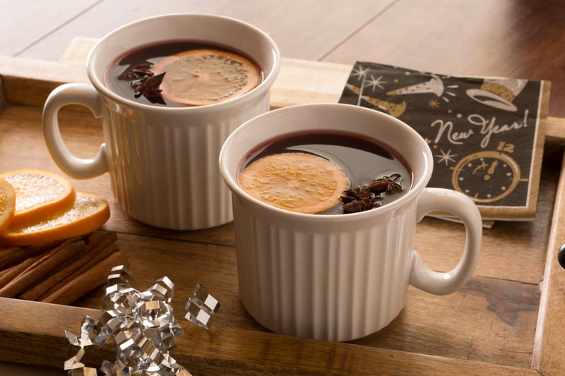 CorningWare 2-Pack 20oz Ceramic Meal Mugs with BPA-Free Vented Lids, French White - Image 3