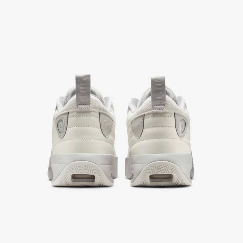 Jordan Women's Max Aura 6 Shoes