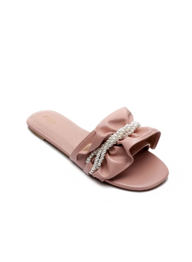 فايور صندل نسائي مزين باللؤلؤ بتفاصيل مكشكشة