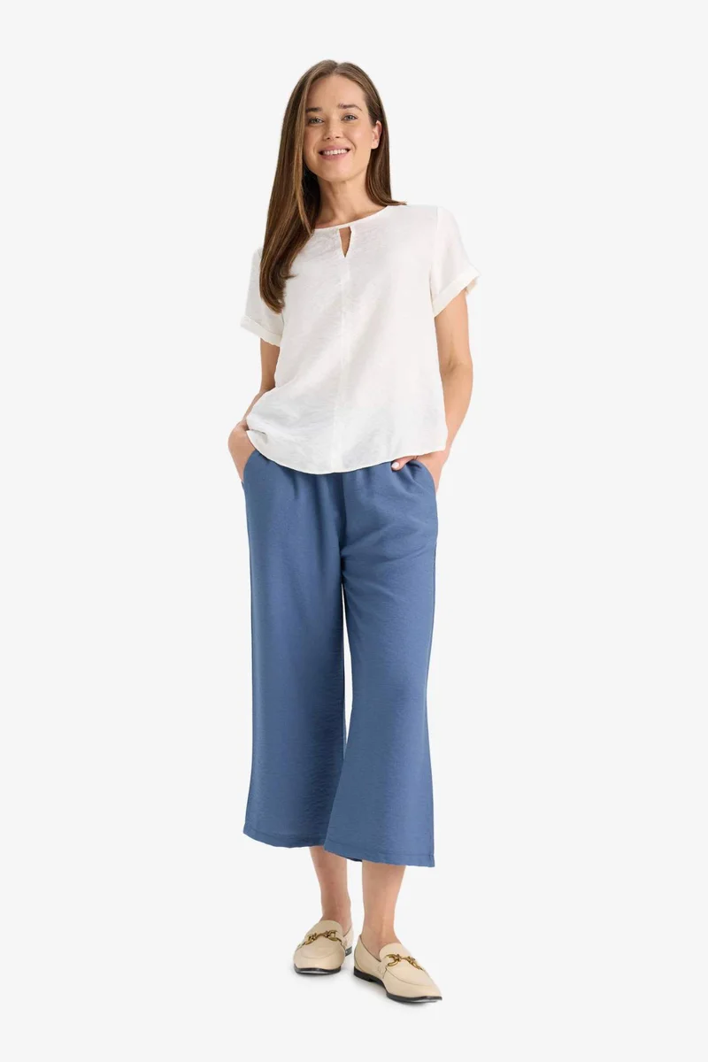 ديفاكتو Straight Leg Capri Pants