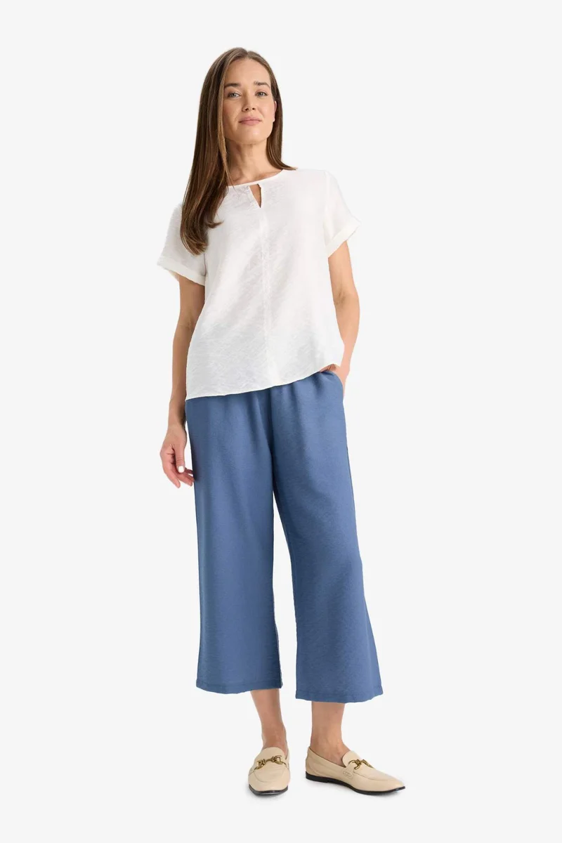 ديفاكتو Straight Leg Capri Pants