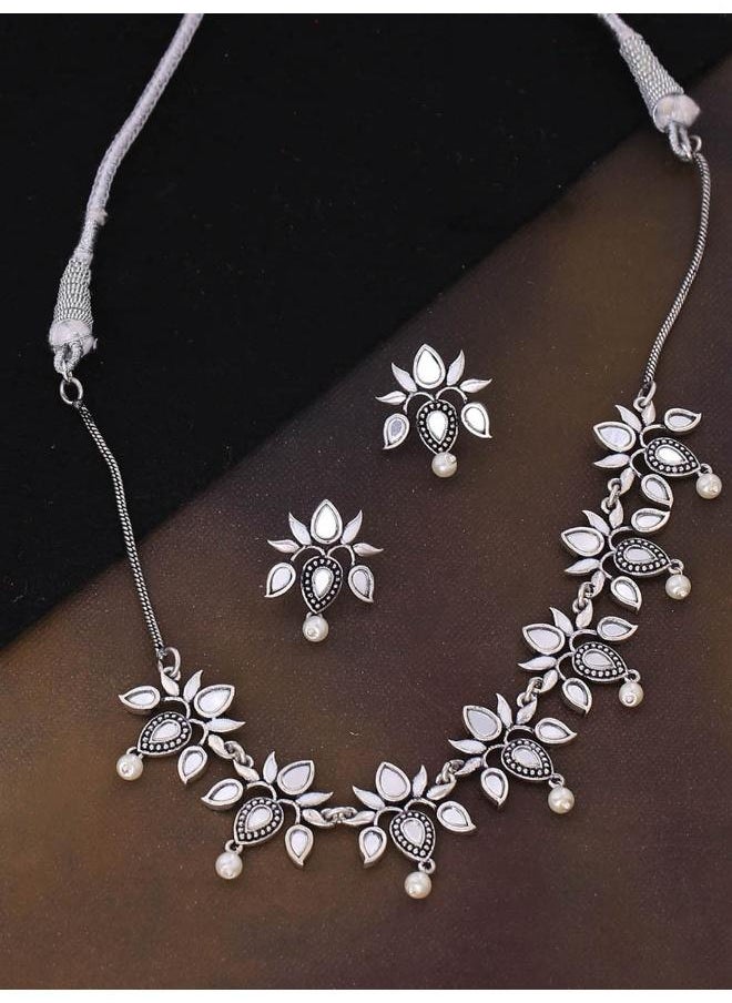 VOYLLA Amaira Mirror Details Necklace Set  - Image 1
