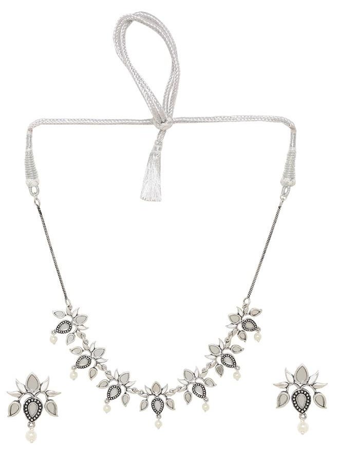 VOYLLA Amaira Mirror Details Necklace Set  - Image 3