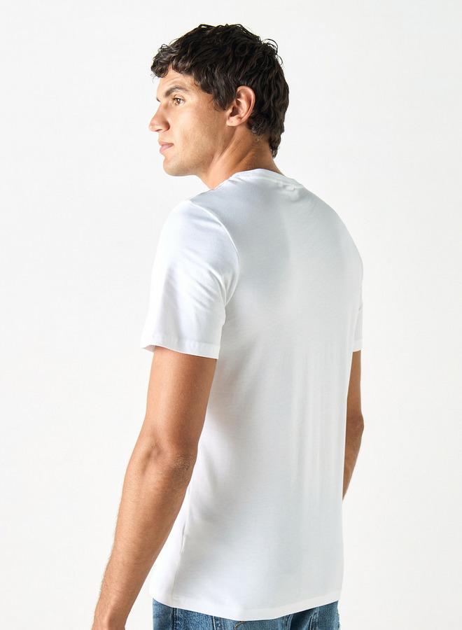 اس بي كاركترز تيشيرت بياقة ضيقة وأكمام قصيرة وطبعات مينيونز - Image 3