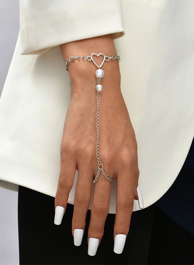 Silver bracelet with distinctive link chain decorated with pearls with heart-shaped ring design - Image 1