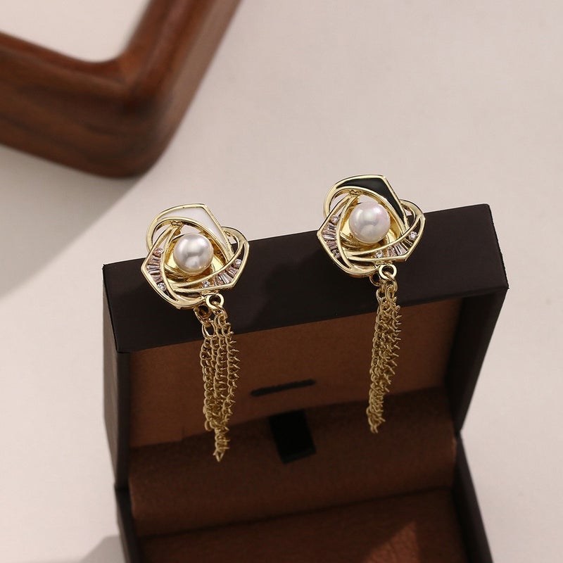 482# White Pants Leg Anti-Scratch Tool with Magnetic Chain Buckle - Adjustable Length Clip - Image 4