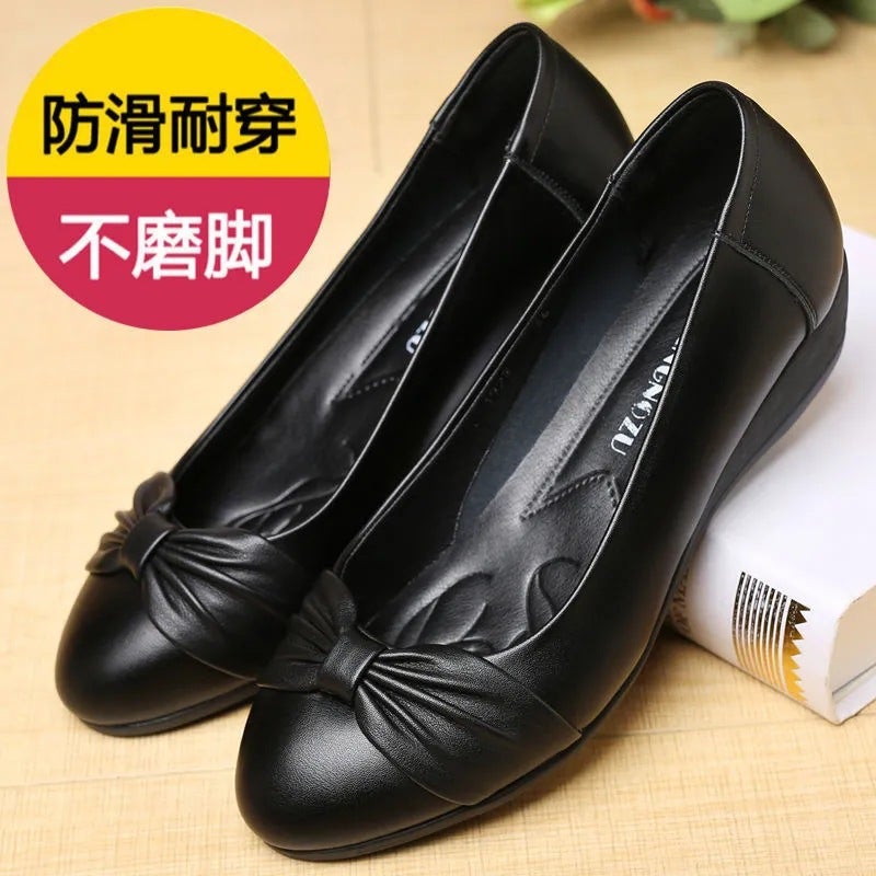 Live Broadcast One-piece Soft Leather Soft Sole Mothers Shoes Flats Wear-resistant Waterproof Bow Work Shoes Micro-business Group Purchase 886 black premium version 