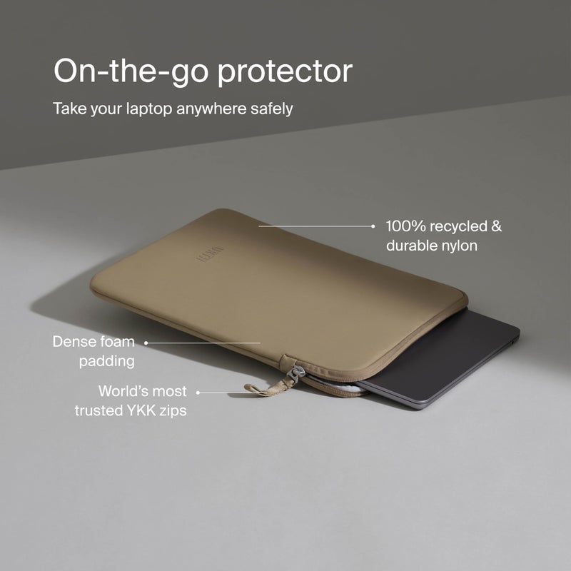 Urth Urth Naos Laptop Sleeve - 13-14 Inch Padded, Water Resistant, Recycled Laptop Case Compatible with MacBook Air/Pro in Green  - Image 3