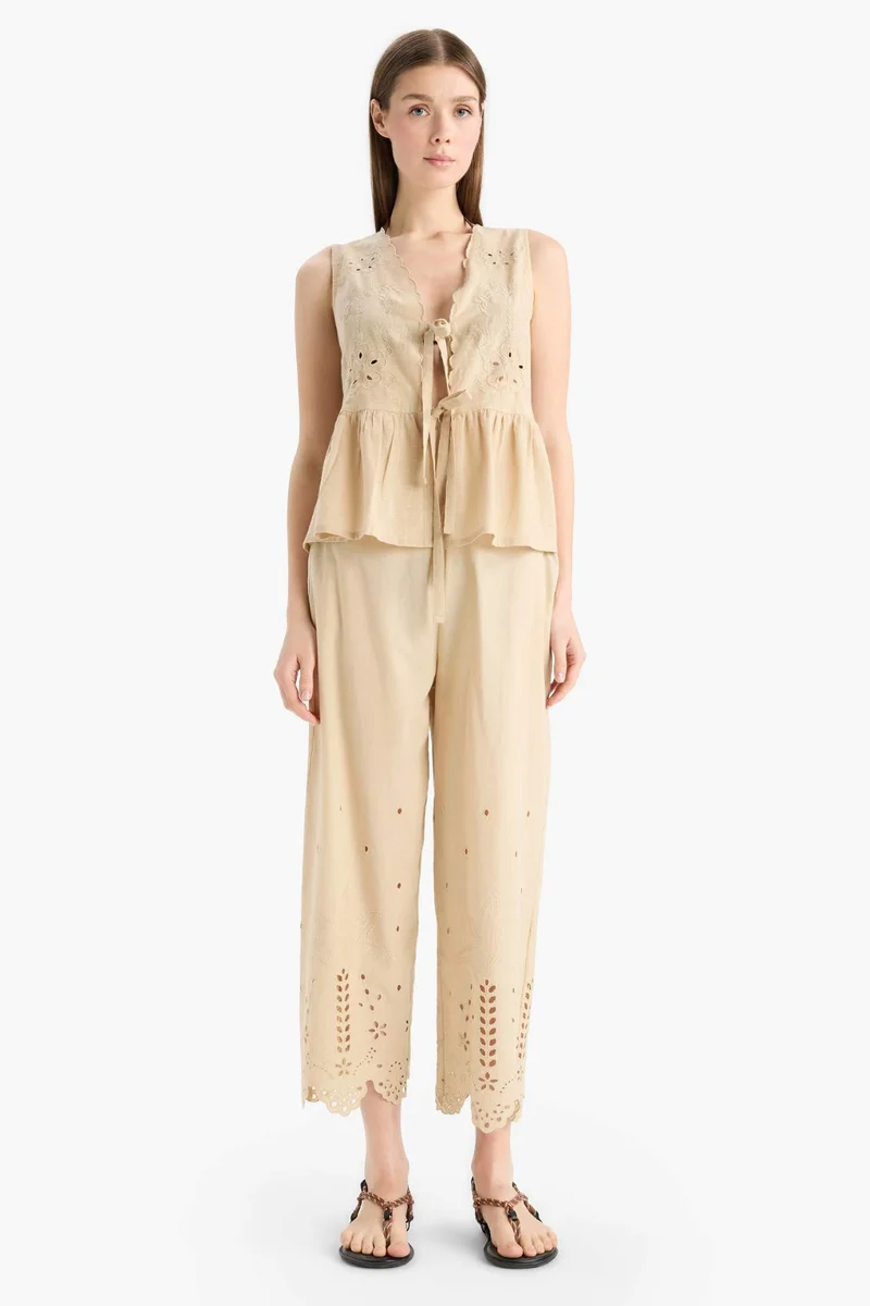 ديفاكتو Fall in Love Regular Fit Embroidered Tie Front Beach Top
