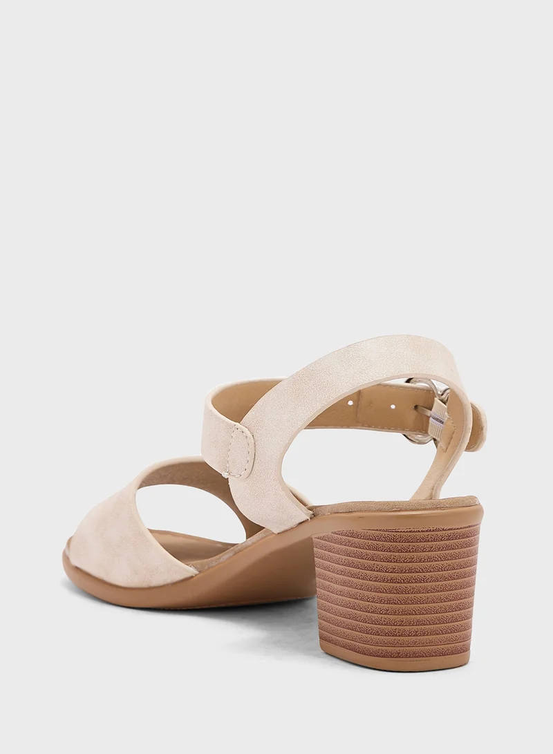 Savannah Collection Low Heel Casual Sandal