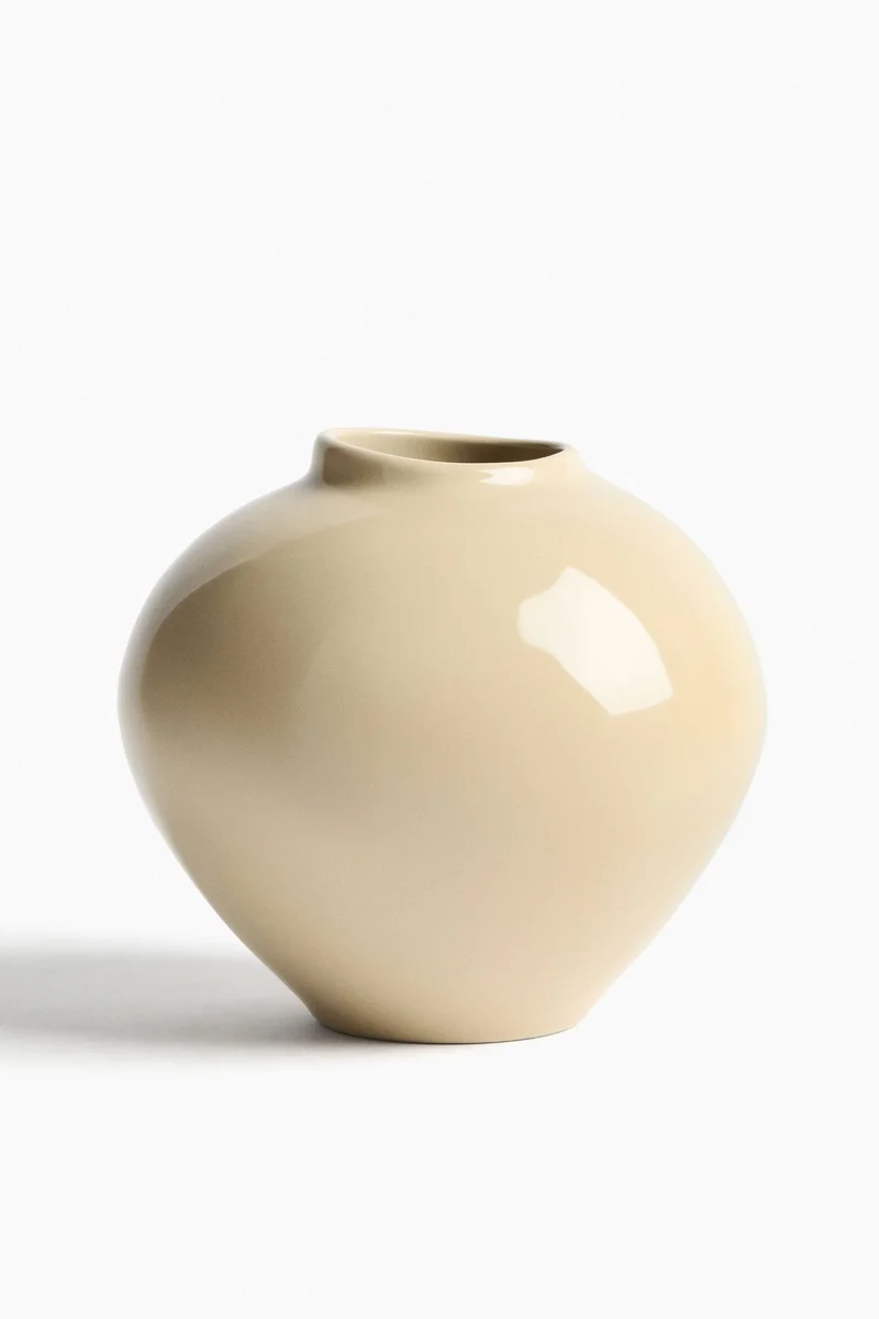 اتش اند ام مزهرية من الفخار بتصميم غير متماثل