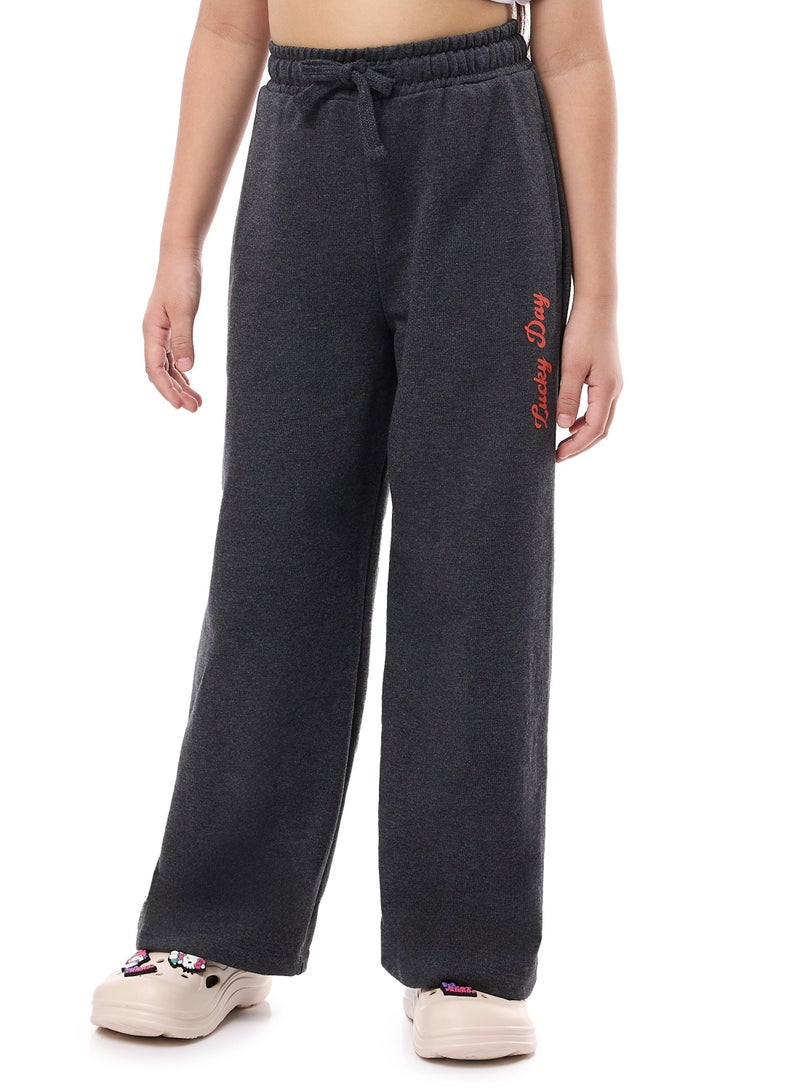 فكتور اند جين طقم فيكتور آند جينز بناتي قطعتين - بلوزة مزينة مع بنطلون مستقيم مطابق - Image 5