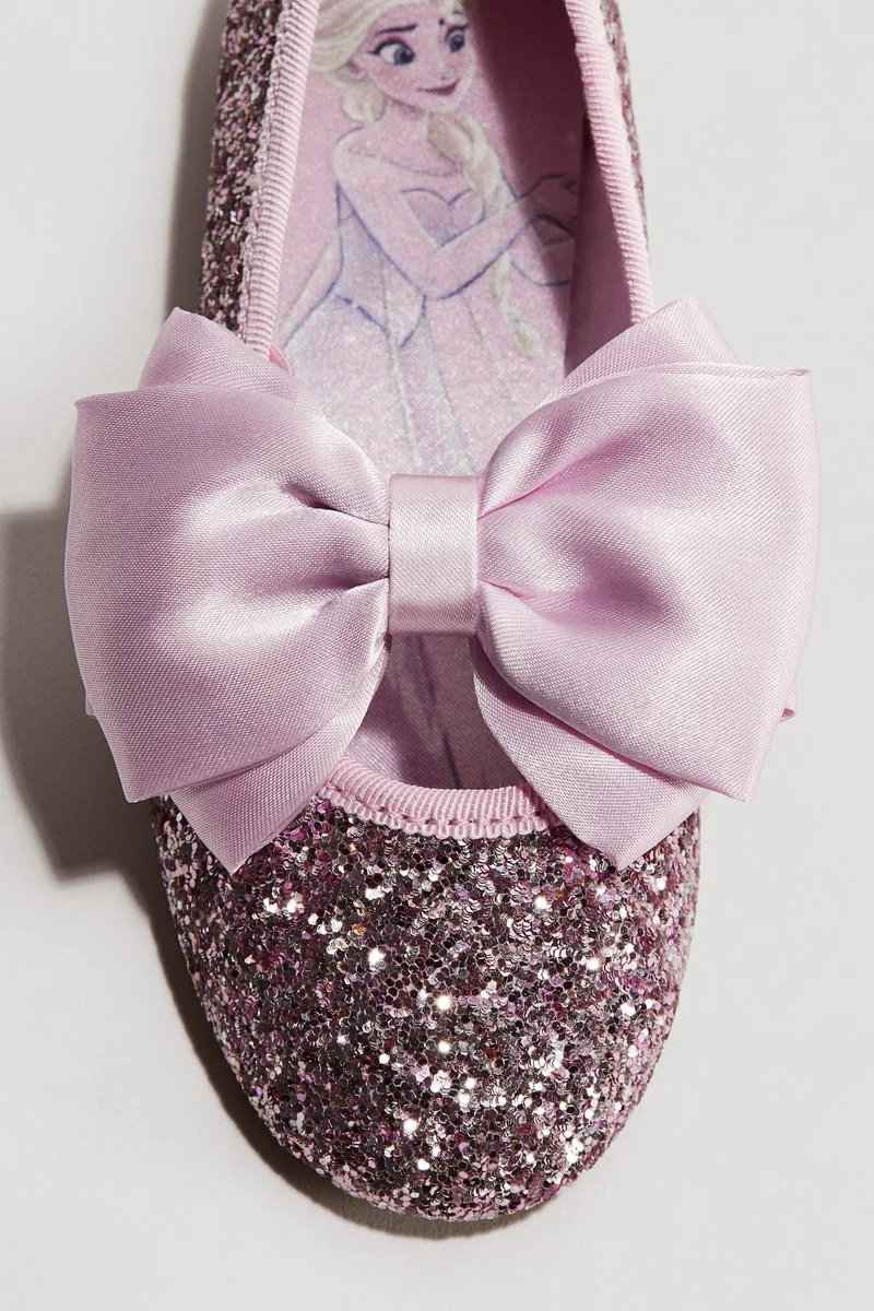 اتش اند ام أحذية باليه لامعة بتفاصيل فيونكة