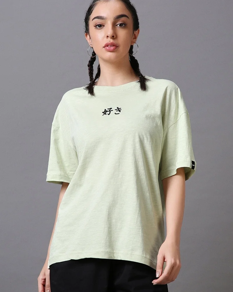 بيواكوف تيشيرت نسائي أخضر بطبعة جرافيك مافيس مقاس كبير