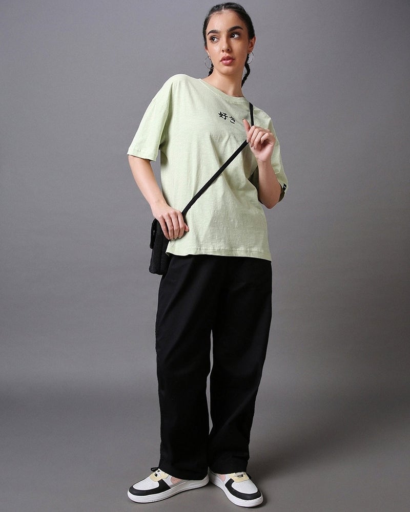 بيواكوف تيشيرت نسائي أخضر بطبعة جرافيك مافيس مقاس كبير - Image 5