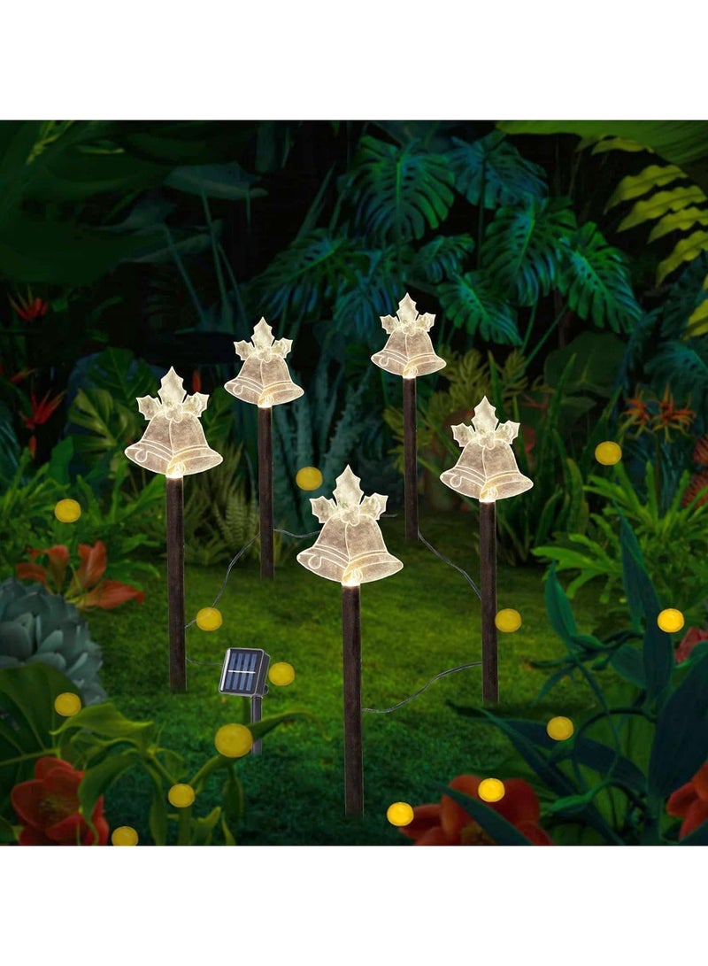 AUTOYSUR 5 عبوة أضواء عيد الميلاد الشمسية الخارجية IP65 مقاومة للماء أضواء LED خرافية، زينة عيد الميلاد، أضواء الرنة، أضواء شجرة عيد الميلاد، أجراس سانتا، عصي ضوء للحديقة، الفناء، الزفاف (5 قطع - أبيض دافئ - نجمة - جرس) - Image 3