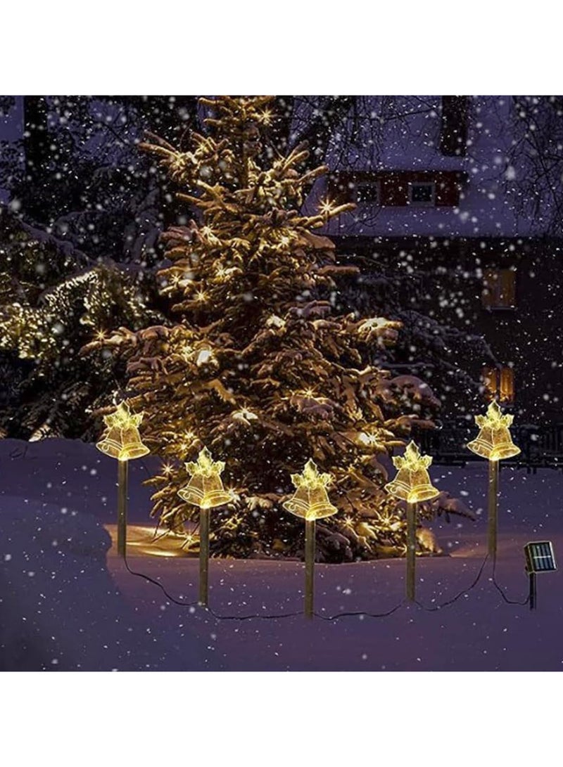 AUTOYSUR 5 عبوة أضواء عيد الميلاد الشمسية الخارجية IP65 مقاومة للماء أضواء LED خرافية، زينة عيد الميلاد، أضواء الرنة، أضواء شجرة عيد الميلاد، أجراس سانتا، عصي ضوء للحديقة، الفناء، الزفاف (5 قطع - أبيض دافئ - نجمة - جرس) - Image 4