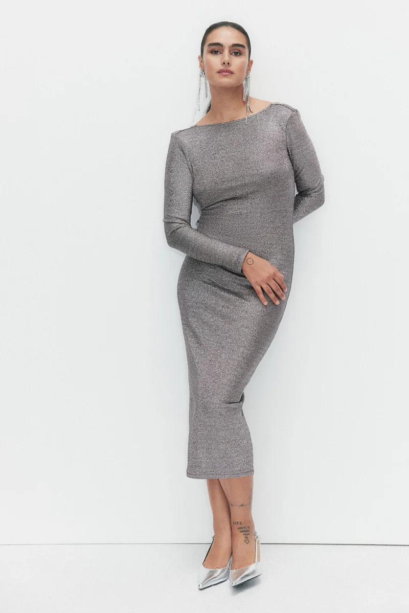 اتش اند ام فستان لامع بظهر مكشوف