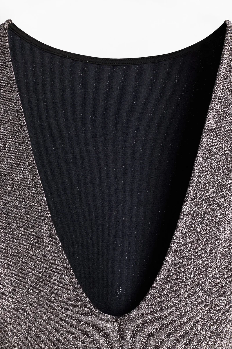 اتش اند ام فستان لامع بظهر مكشوف