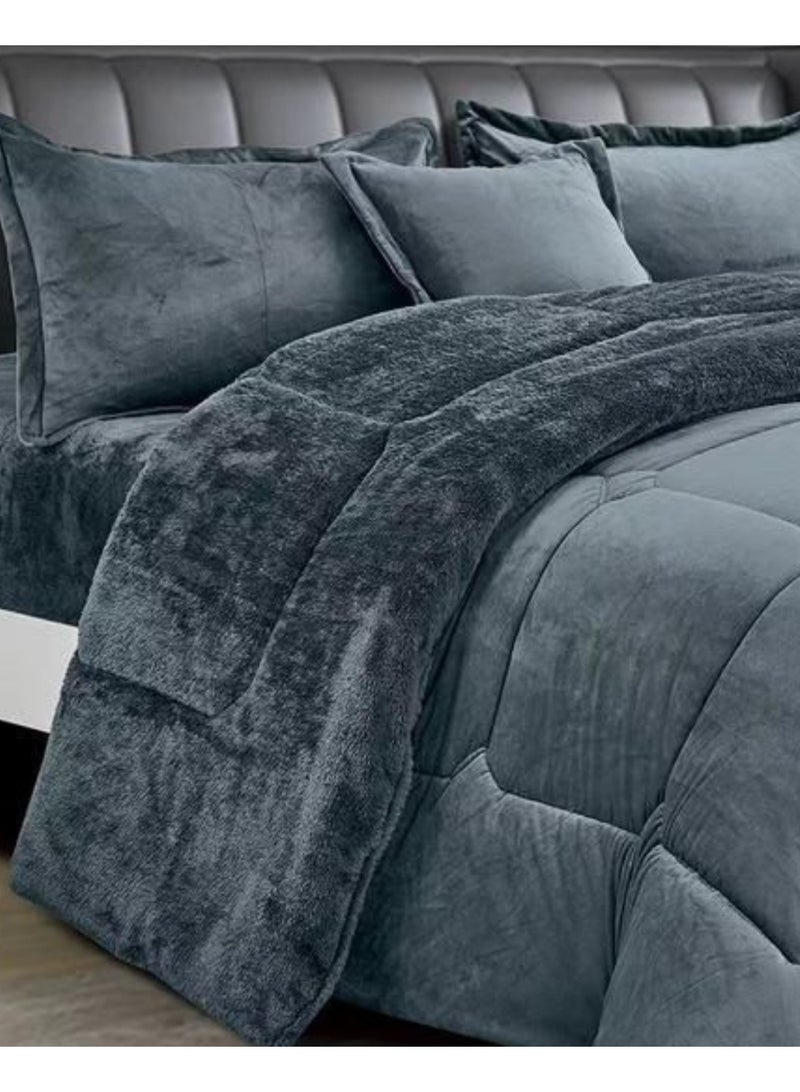 مينجلي مفرش شتوي نفرين نظام وجهين وجه مخمل وجه فرو - طقم مفارش 6 قطع ( 1 مفرش + 1 واقي مرتبة مطاط + 4 أغطية وسائد ديكورية )  مقاس المفرش 230X250 سم ومقاس واقي المرتبة 200×200+40 سم - Image 4