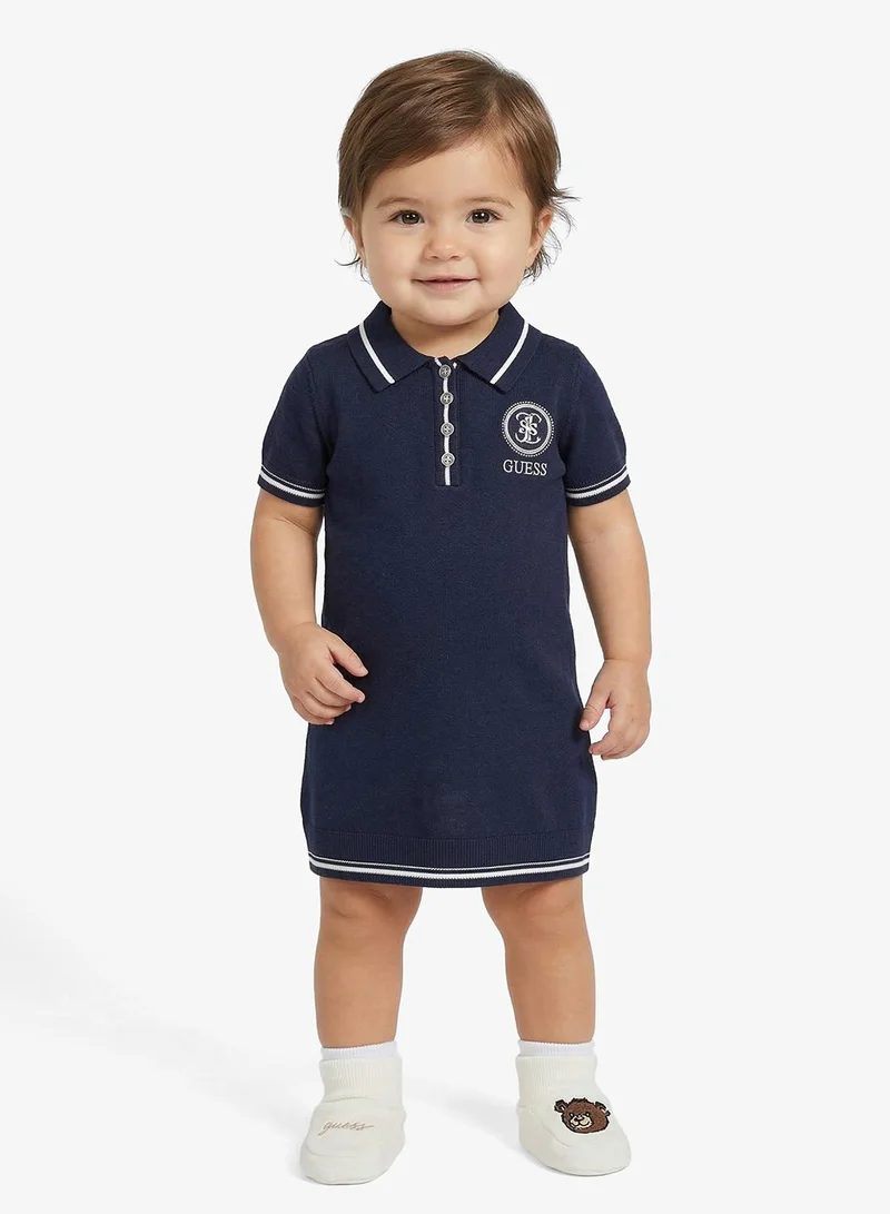 جس أحذية أطفال مطرزة