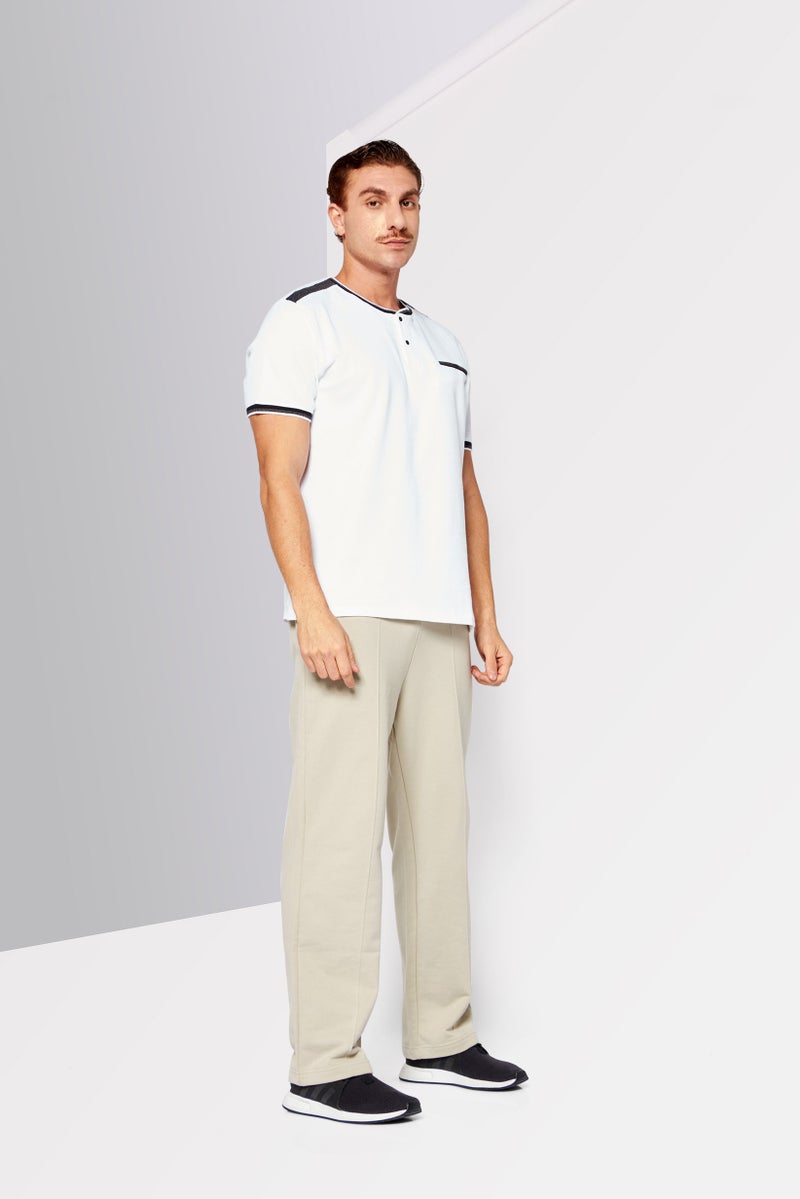 DKNY تي شيرت رجالي منقوش بأكمام قصيرة ورقبة هنلي، أبيض - Image 3