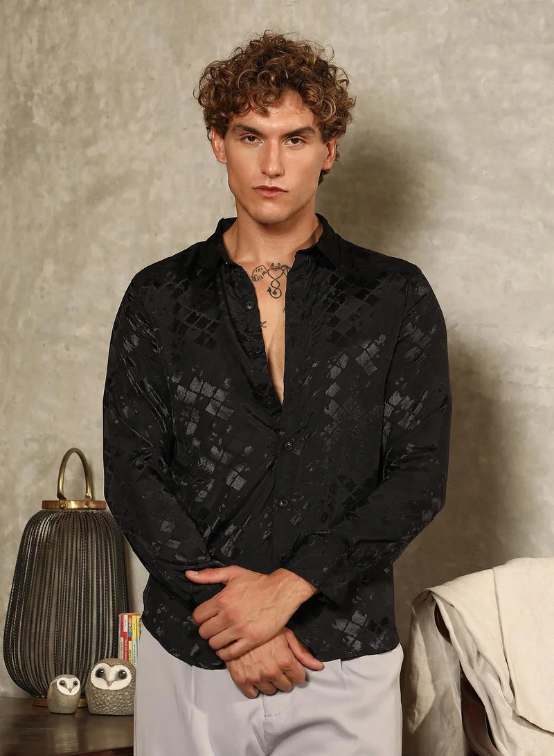 Campus Sutra Campus Sutra Men's Onyx Black Noir-Cubic Textured Shirt For Casual Wear | Spread Collar | Long Cuffed Sleeves | Button Closure | Shirt Crafted With Comfort Fit For Everyday Wear