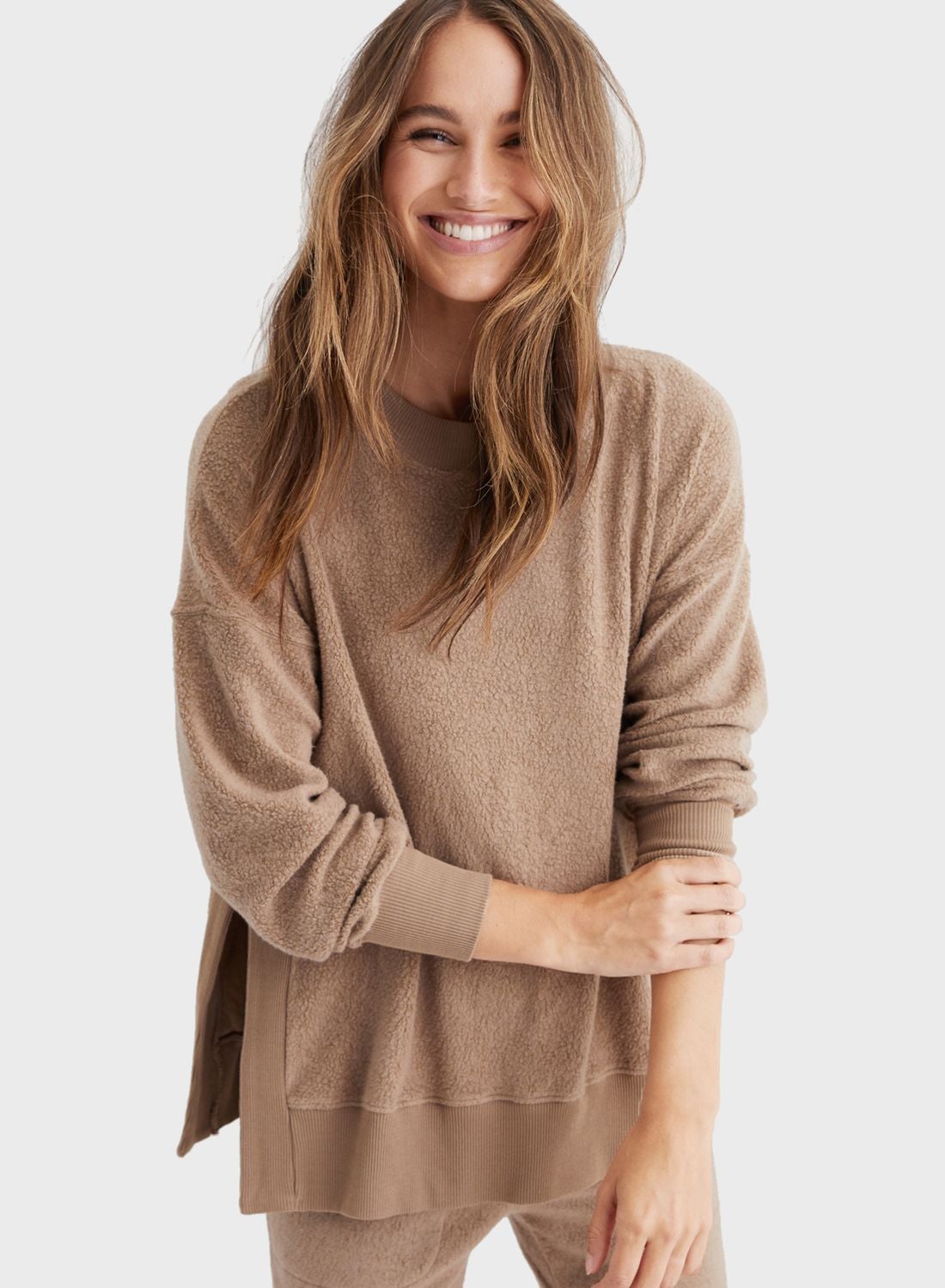 https://en-global.namshi.com/buy-aerie-side-slit-sweatshirt-w890484a.html
