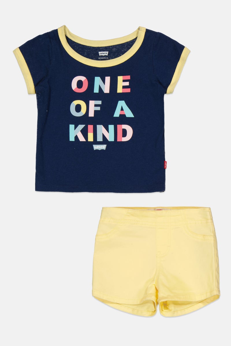 Levi's طقم بنات toddlers مكون من 2 قطعة بتصميم جرافيكي وقميص وشورتات، متعدد الألوان - Image 1