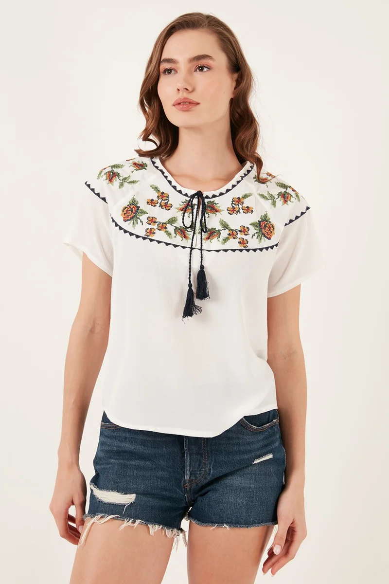 Lela Cotton Regular Fit Embroidered Blouse Women's Blouse 611BZ0259