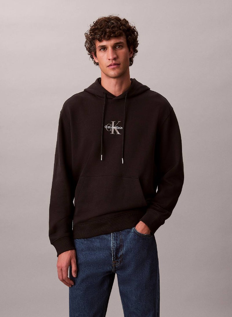 كالفن كلاين جينز هودي مزين بالشعار بقصّة مريحة - Image 1