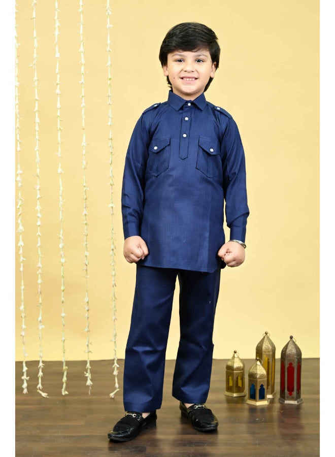 بي تي ديزايز طقم كورتا وسلوار قطن أزرق داكن للأولاد - Image 1