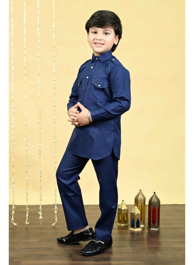 بي تي ديزايز طقم كورتا وسلوار قطن أزرق داكن للأولاد - Image 3